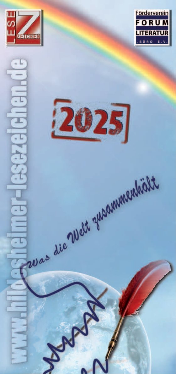 Die Vorderseite eines Flyers. Eine Schreibfeder näht mit einem Faden eine Weltkugel zusammen.